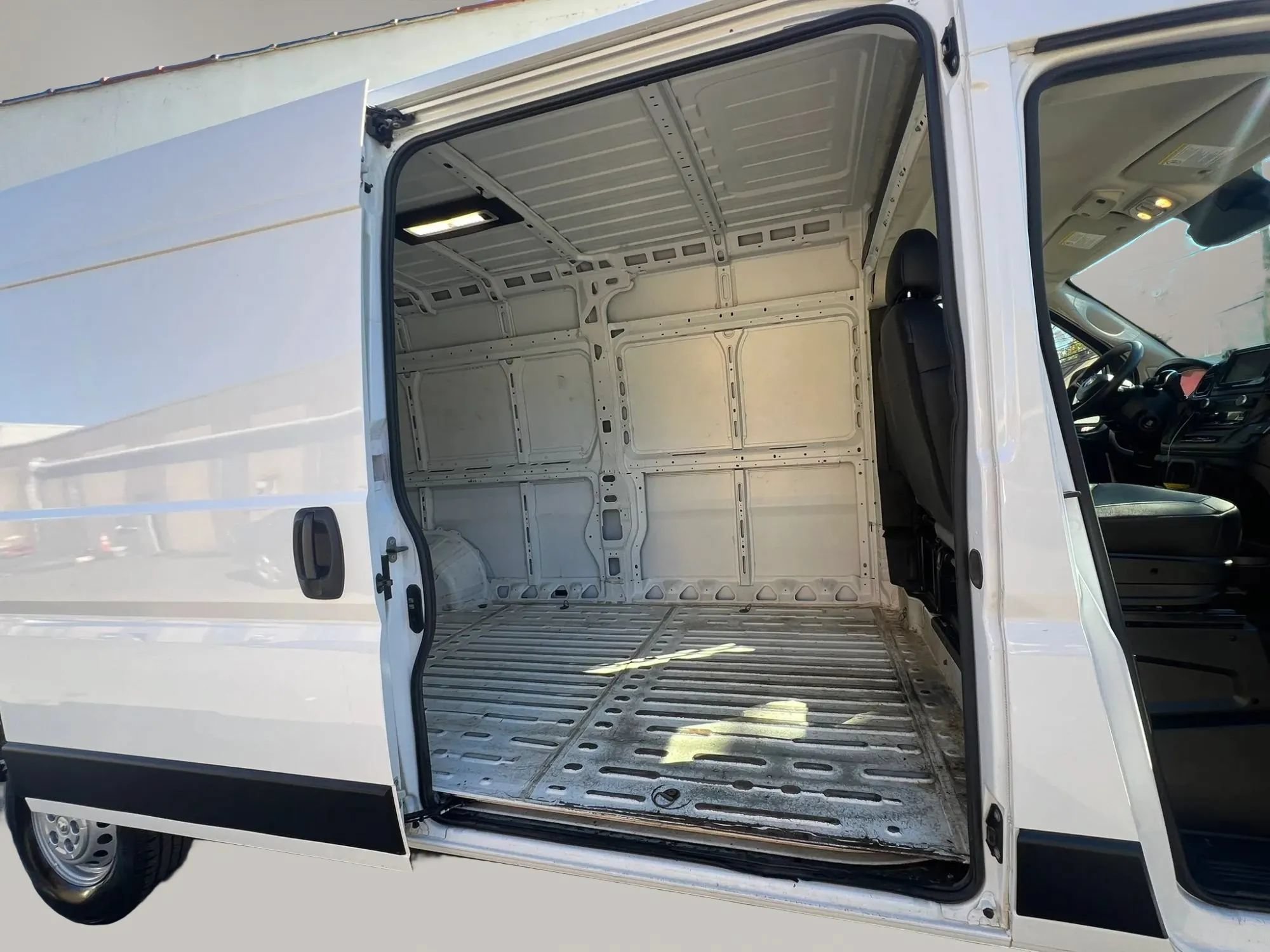 Used 2025 RAM ProMaster 3500 w/ Convenience Group FWD image 13