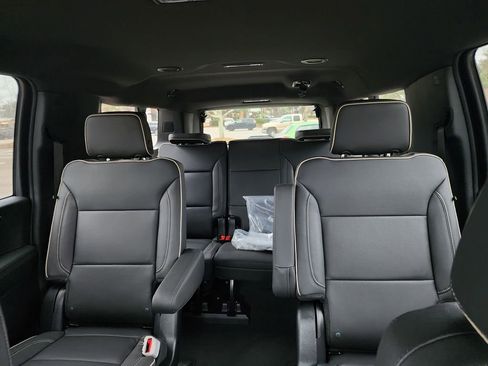 New 2025 Chevrolet Suburban Premier AWD/4WD image 22