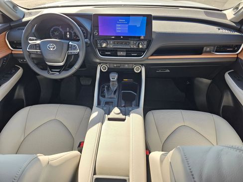 Used 2026 Toyota Grand Highlander Limited image 15