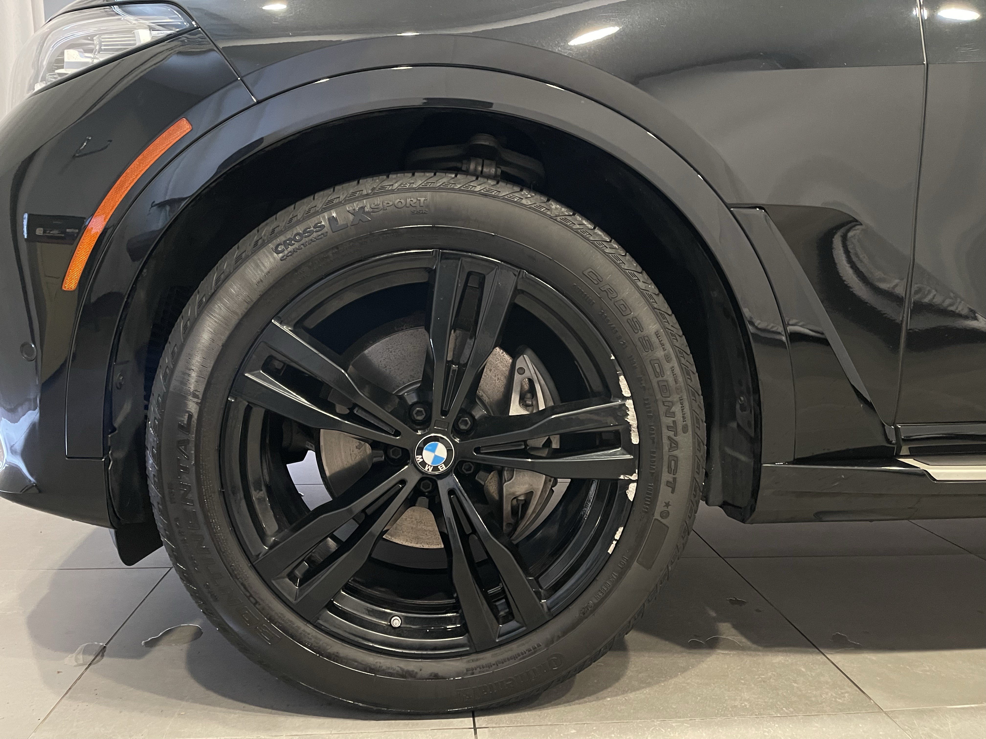 Used 2022 BMW X7 xDrive40i w/ M Sport Package AWD/4WD image 7