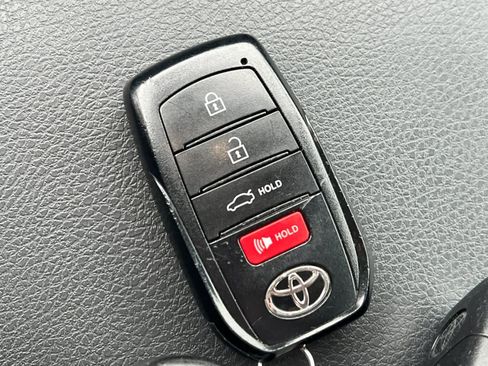 Used 2025 Toyota Camry SE image 27