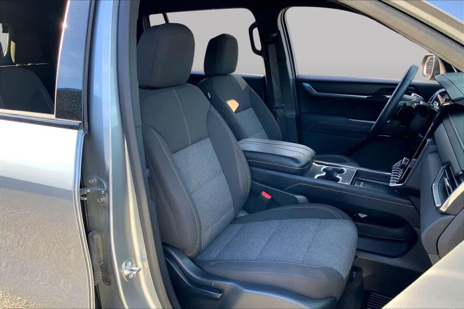 Used 2026 GMC Acadia Elevation w/ Black Edition AWD/4WD image 9