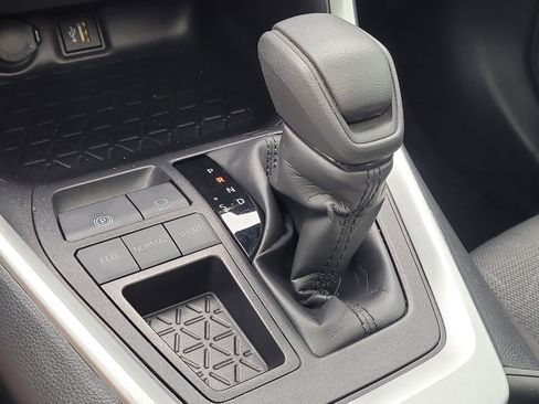 Certified 2025 Toyota RAV4 XLE image 28