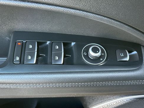 Used 2019 Alfa Romeo Stelvio Base image 12