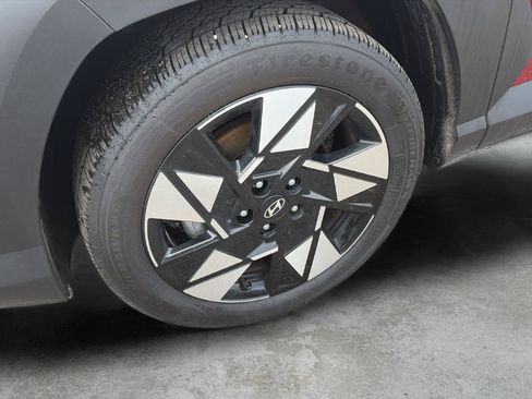 Used 2025 Hyundai Kona SEL FWD image 9
