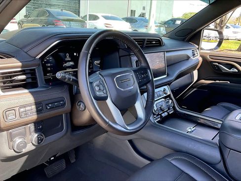 Used 2022 GMC Yukon XL Denali image 16