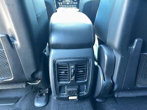 Used 2019 Jeep Grand Cherokee Altitude RWD image 26