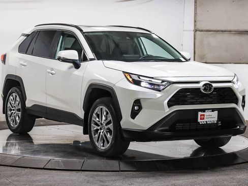 Used 2022 Toyota RAV4 XLE Premium FWD image 5