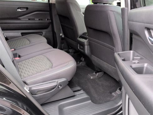 Used 2022 Nissan Pathfinder SV image 18