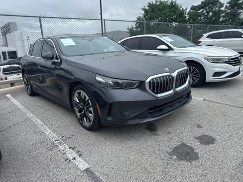 Certified 2025 BMW 530i w/ Premium Package RWD image 2