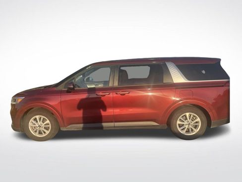 Used 2022 Kia Carnival LX FWD image 4