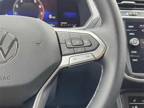 Used 2022 Volkswagen Tiguan SE image 18