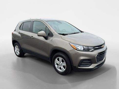 Used 2022 Chevrolet Trax LS w/ Tint and Cruise Package AWD/4WD image 7
