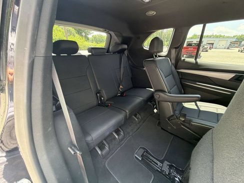 Used 2025 Buick Enclave Preferred FWD image 28