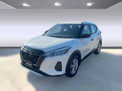 New 2025 Nissan Kicks Play S image 1