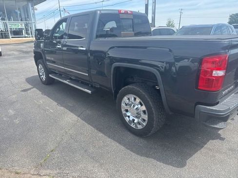 Used 2018 GMC Sierra 2500 Denali w/ Duramax Plus Package AWD/4WD image 6