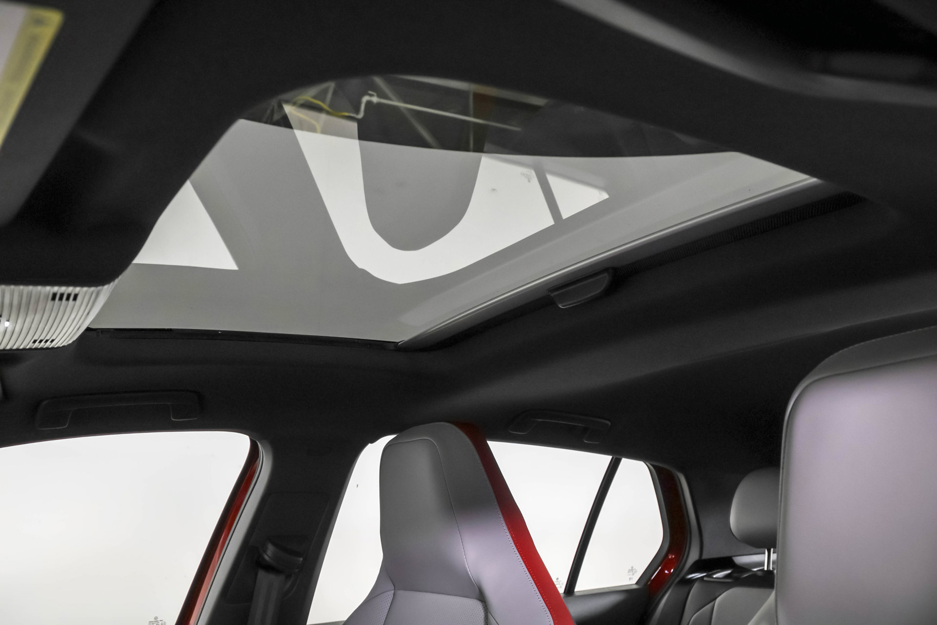 New 2026 Volkswagen GTI SE FWD image 32