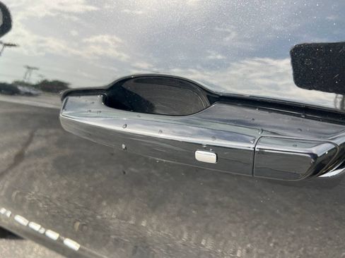 Used 2025 Chevrolet Traverse LT FWD image 5