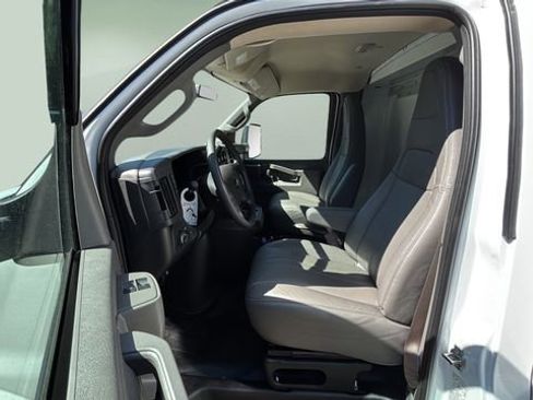 New 2025 Chevrolet Express 3500 Work Van w/ Power Convenience Package image 20