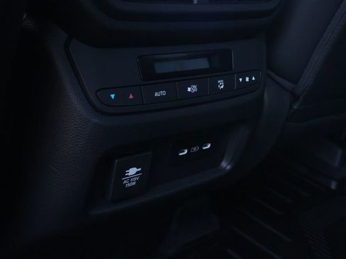 Used 2025 Honda Pilot TrailSport image 36