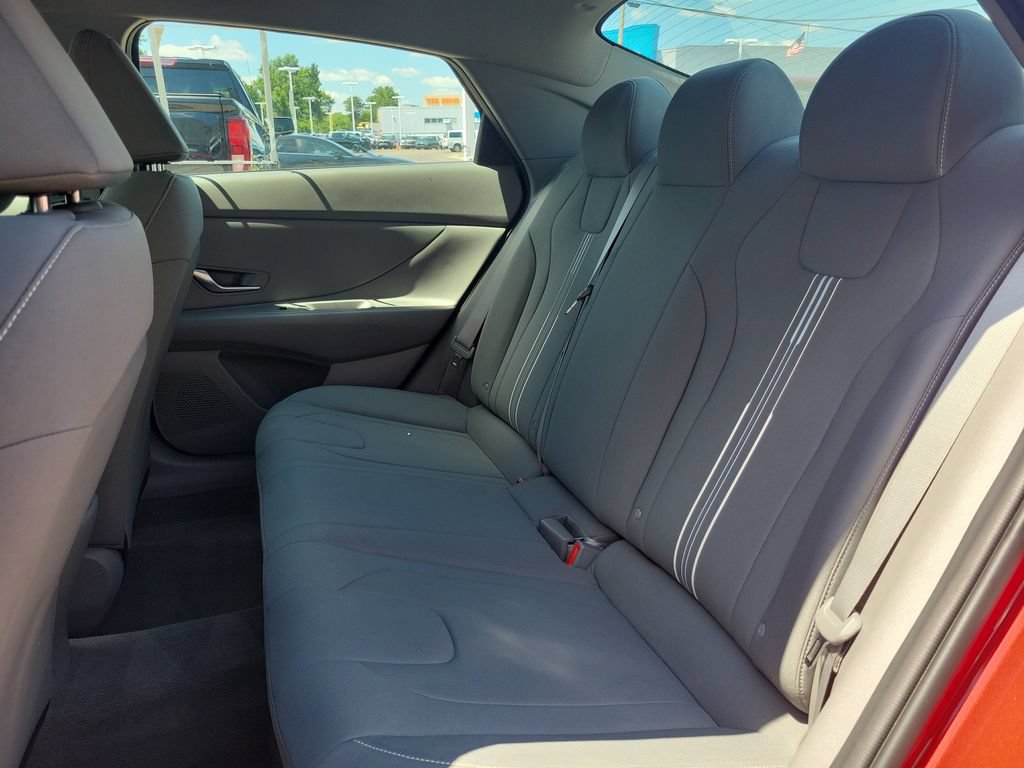 Used 2023 Hyundai Elantra SEL w/ Cargo Package FWD image 10