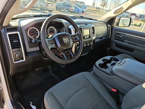 Used 2020 RAM 1500 Classic SLT image 11