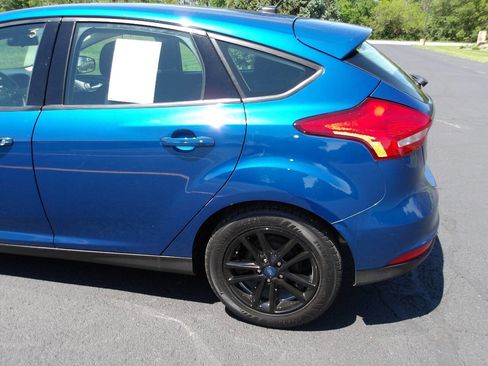 Used 2018 Ford Focus SE w/ Cold Weather Package FWD image 14