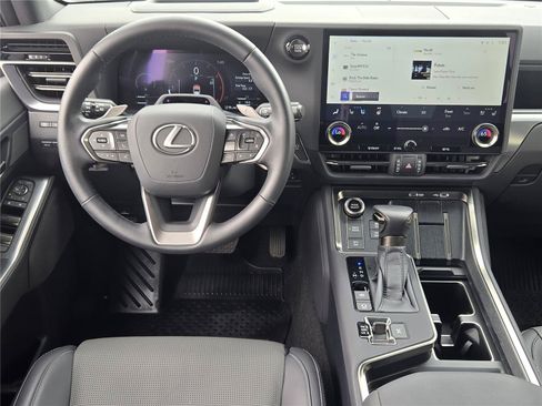 Used 2025 Lexus GX 550 w/ Accessory Package (2T) AWD/4WD image 25