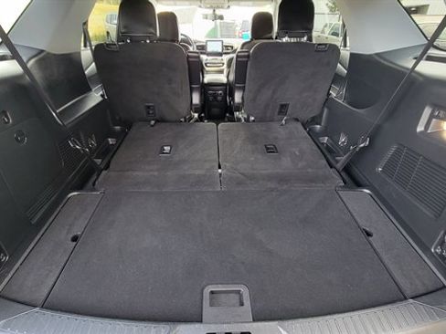Used 2022 Ford Explorer XLT w/ Equipment Group 202A image 47