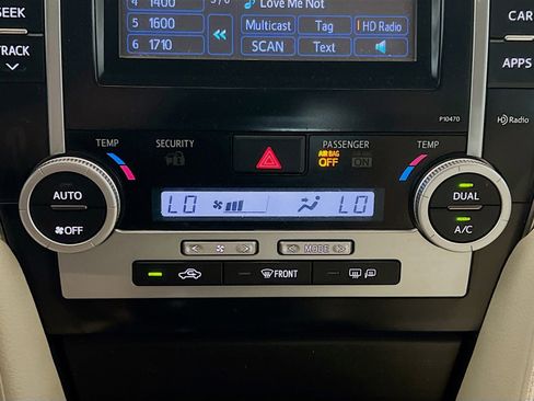 Used 2014 Toyota Camry XLE w/ Leather Package image 11