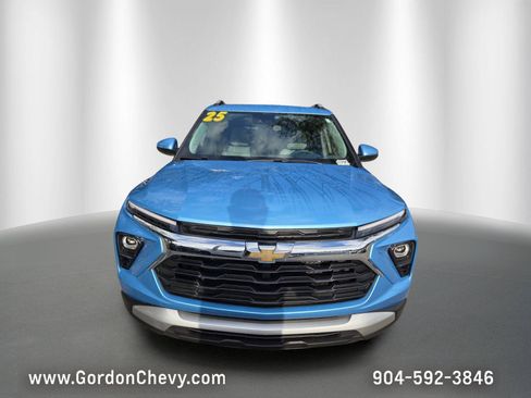 Used 2025 Chevrolet TrailBlazer LT w/ LT Cold Weather Package FWD image 9