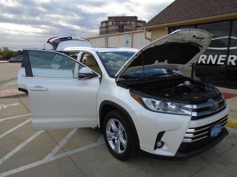 Used 2019 Toyota Highlander FWD V6 image 22