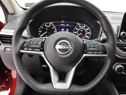 Used 2025 Nissan Altima 2.5 SR image 17