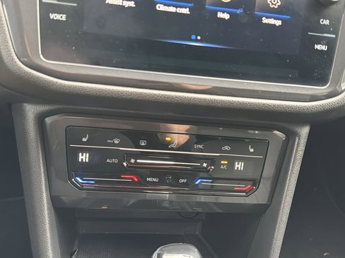 Used 2023 Volkswagen Tiguan SE R-Line image 16