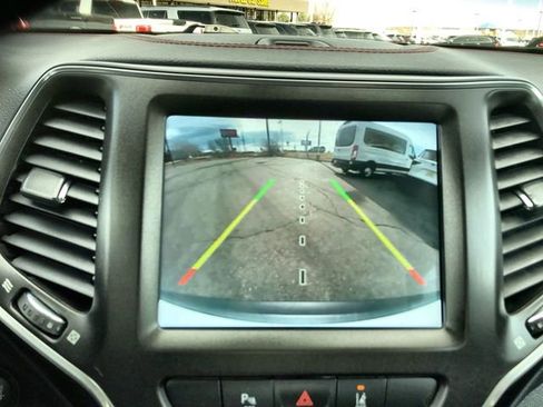 Used 2022 Jeep Cherokee Trailhawk w/ Premium Leather Package image 17