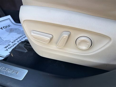 Used 2021 Toyota Highlander Platinum image 26