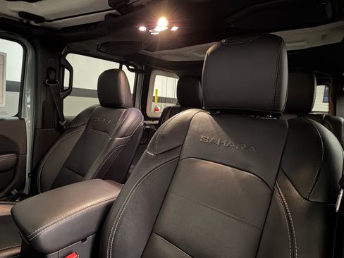 Used 2023 Jeep Wrangler Unlimited Sahara w/ Cold Weather Group image 21