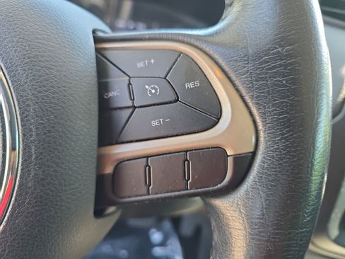 Used 2017 Jeep Renegade Latitude AWD/4WD image 20