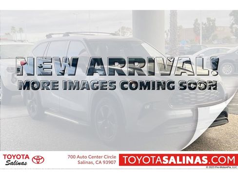 Used 2022 Toyota Highlander LE image 1