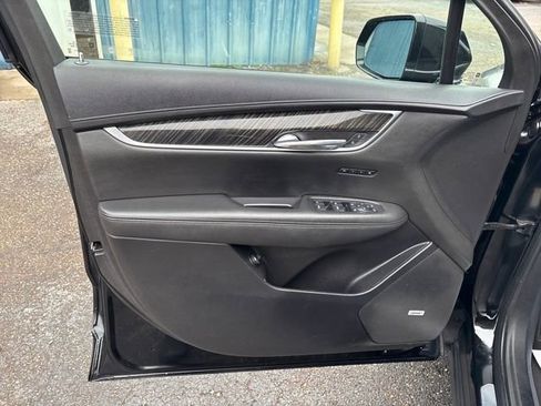 Used 2022 Cadillac XT6 Premium Luxury image 8