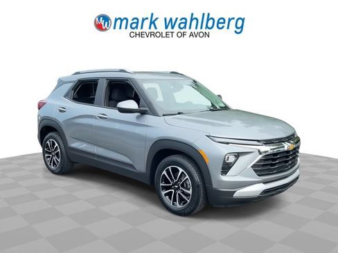 Used 2024 Chevrolet TrailBlazer LT w/ LT Cold Weather Package FWD image 2