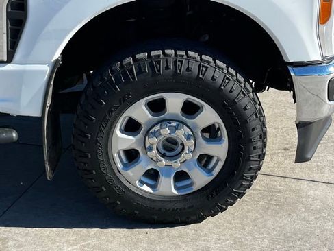 Used 2023 Ford F250 XLT w/ FX4 Off-Road Package image 6