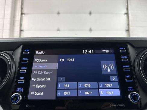 Used 2023 Toyota Tacoma TRD Sport w/ Technology Package AWD/4WD image 28