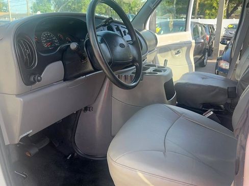 Used 2001 Ford E-250 and Econoline 250 Extended RWD image 19