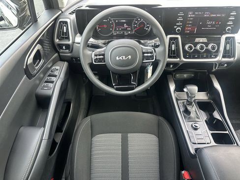 Used 2023 Kia Sorento LX image 17