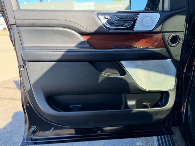 Used 2021 Lincoln Navigator L Reserve AWD/4WD image 18
