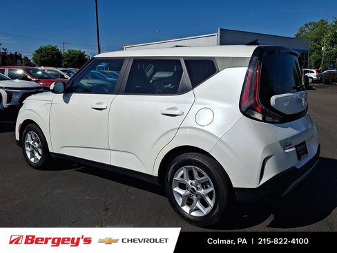 Used 2023 Kia Soul LX w/ Option Group 015 FWD image 8