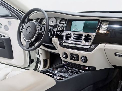Used 2016 Rolls-Royce Ghost RWD image 35