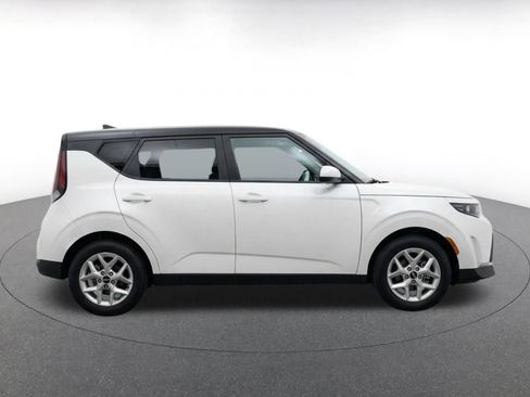 Used 2025 Kia Soul LX w/ LX Technology Package FWD image 10