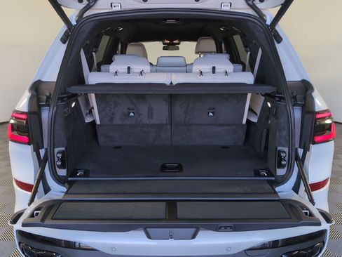 New 2026 BMW X7 M60i image 31